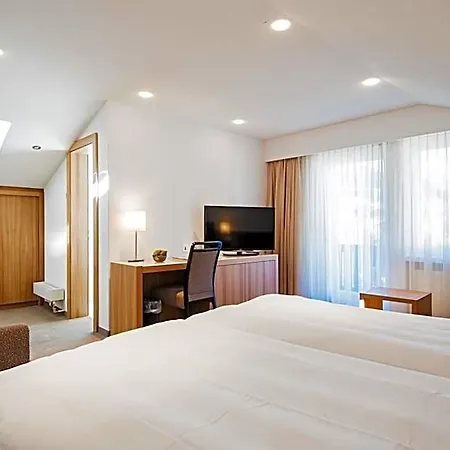 米斯特拉尔高级酒店 3*