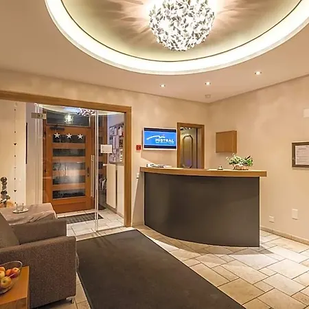米斯特拉尔高级酒店 酒店 3*