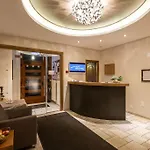 米斯特拉尔高级酒店 3*