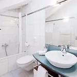 米斯特拉尔高级酒店 酒店